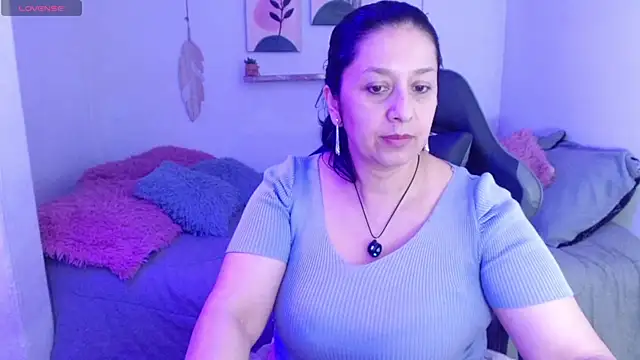 camilalatti online show from 05/10/26, 10:11