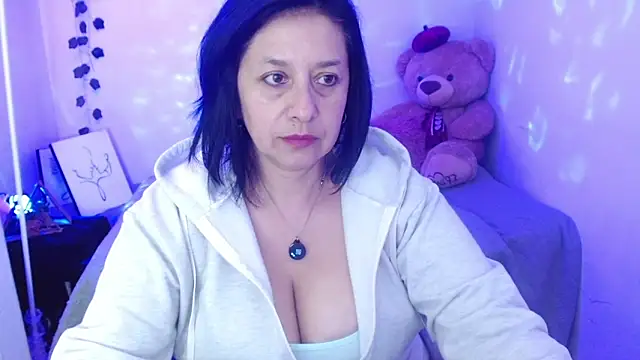 camilalatti online show from 10/08/25, 11:49