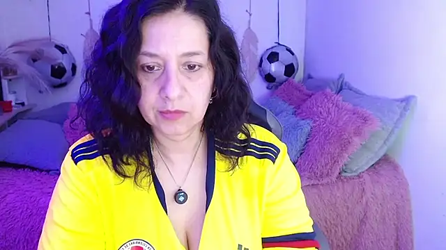 Snapshot of camilalatti chatting on 06/21/26, 12:38 camilalatti online show from 06/21/26, 12:38