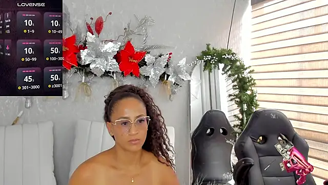 Snapshot of EmmaFerrary chatting on 12/21/25, 08:20 EmmaFerrary online show from 12/21/25, 08:20