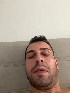 Snapshot of Emre-34 chatting on 11/06/25, 07:01 Emre-34 online show from 11/06/25, 07:01