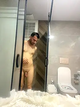 Snapshot of Emre-34 chatting on 11/08/25, 01:47 Emre-34 online show from 11/08/25, 01:47