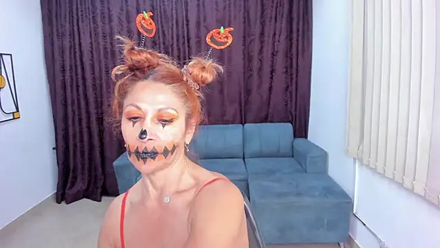 cintiagreyx online show from 10/31/25, 12:13