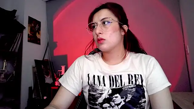 Snapshot of Scarlett_Sen chatting on 11/18/25, 06:00 Scarlett Sen online show from 11/18/25, 06:00