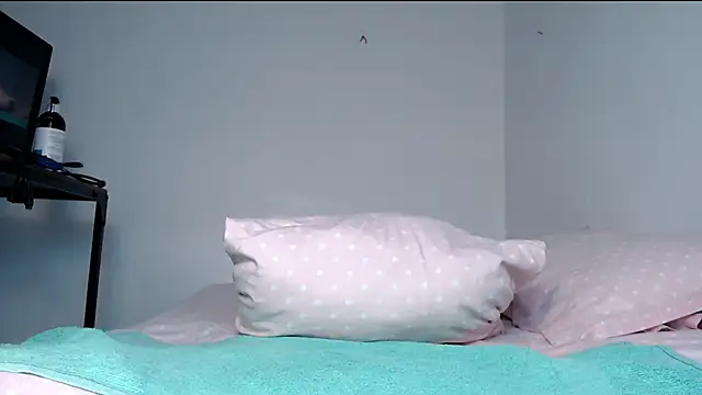 karolgirl-1 online show from 03/28/26, 10:38