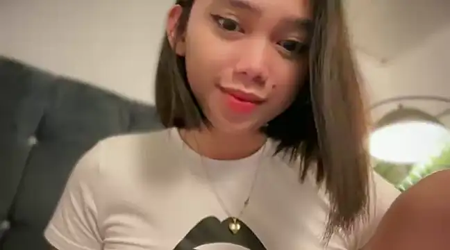 Snapshot of GenesisCastillano chatting on 02/23/25, 05:50 GenesisCastillano online show from 02/23/25, 05:50