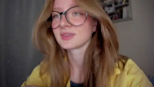 Snapshot of mollytuck chatting on 09/09/25, 04:16 mollytuck online show from 09/09/25, 04:16