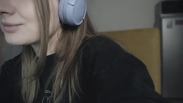 Snapshot of mollytuck chatting on 01/18/25, 12:04 mollytuck online show from 01/18/25, 12:04