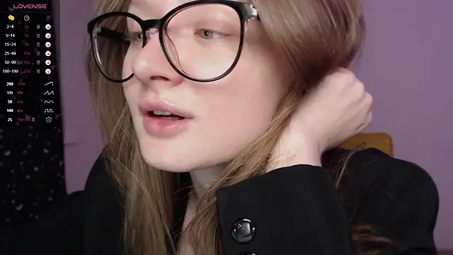 Snapshot of mollytuck chatting on 03/20/25, 02:53 mollytuck online show from 03/20/25, 02:53