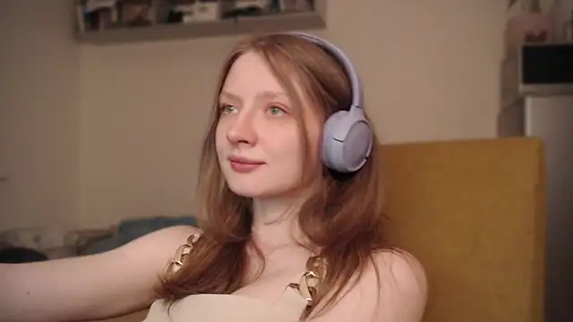 Snapshot of mollytuck chatting on 12/21/24, 03:20 mollytuck online show from 12/21/24, 03:20