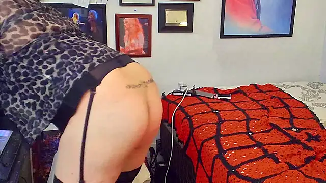 Snapshot of DoMeDoggyDiana chatting on 10/18/25, 09:22 DoMeDoggyDiana online show from 10/18/25, 09:22