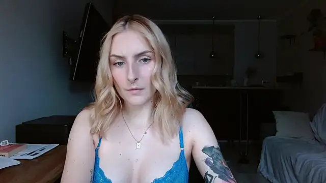 illusorycat online show from 11/18/25, 01:03