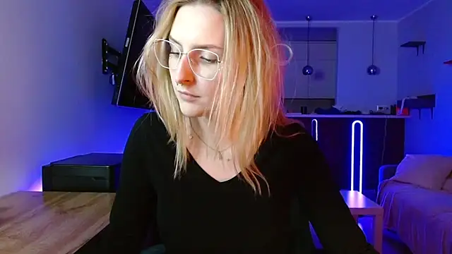 Snapshot of illusorycat chatting on 02/10/26, 03:33 illusorycat online show from 02/10/26, 03:33