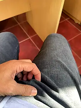 MAHKE12 online show from 10/31/25, 07:27