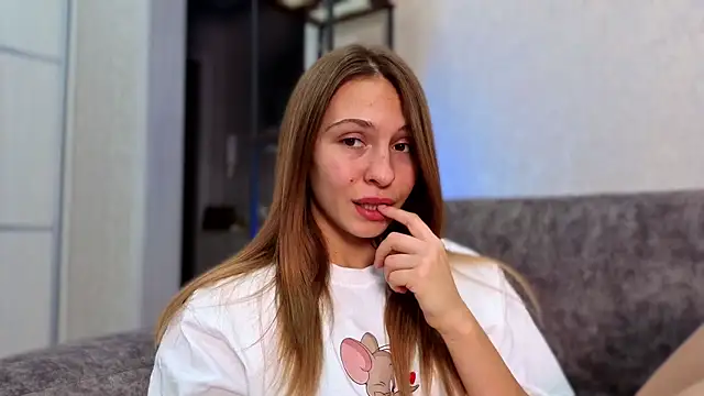 LovelyKatea online show from 10/12/25, 01:45