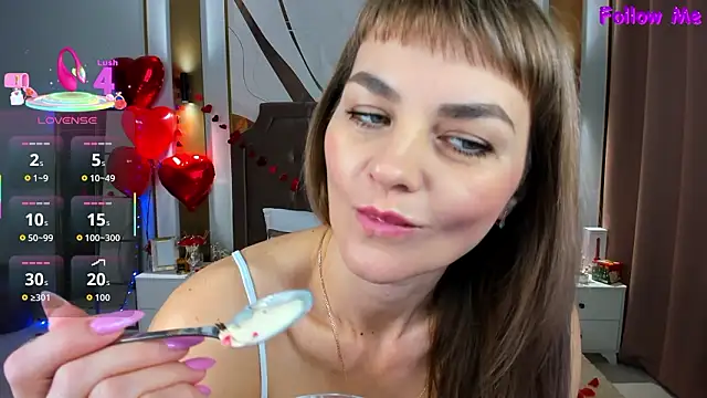 Snapshot of annasimonsj chatting on 02/14/26, 01:06 annasimonsj online show from 02/14/26, 01:06