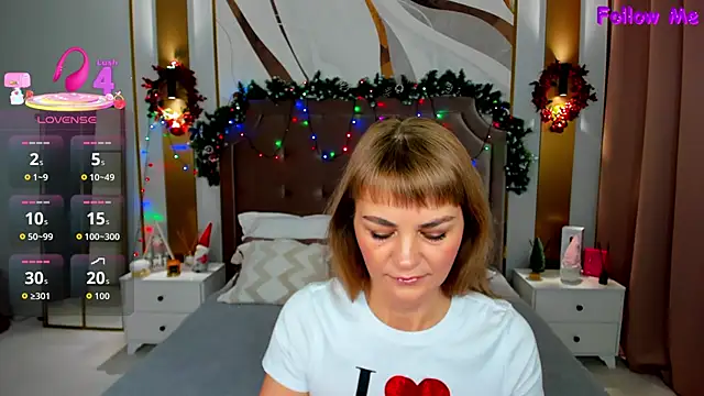 Snapshot of annasimonsj chatting on 12/23/25, 01:05 annasimonsj online show from 12/23/25, 01:05