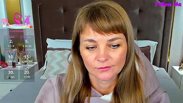 Snapshot of annasimonsj chatting on 10/15/25, 01:04 annasimonsj online show from 10/15/25, 01:04