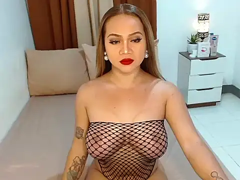 QueenVersa online show from 05/16/26, 11:59