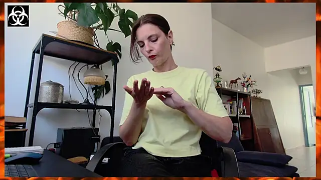 LanaCorona online show from 09/19/25, 01:04