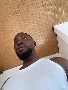 Snapshot of vannycov chatting on 09/17/25, 10:06 vannycov online show from 09/17/25, 10:06