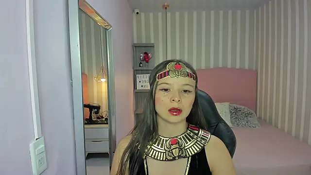 Snapshot of LORELAIGIVEN chatting on 10/31/25, 12:35 LORELAIGIVEN online show from 10/31/25, 12:35