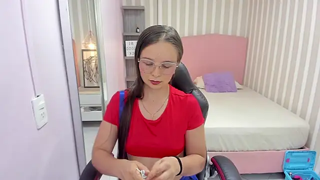 LORELAIGIVEN online show from 06/01/26, 12:38