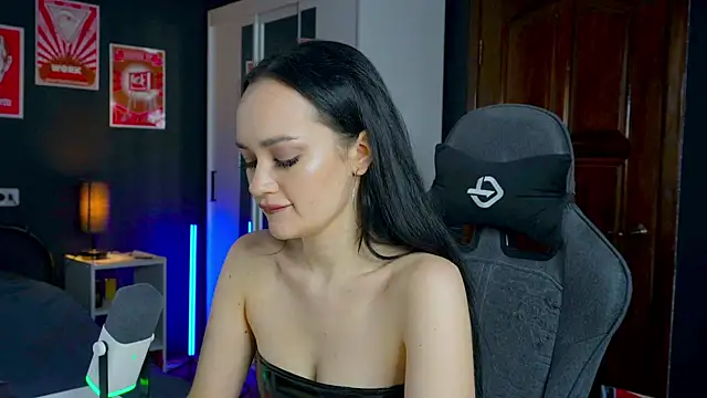 QueenAliss online show from 11/11/25, 05:46