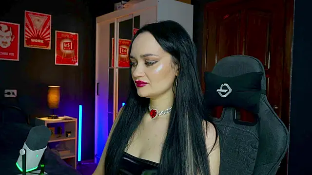 QueenAliss online show from 11/28/25, 03:50