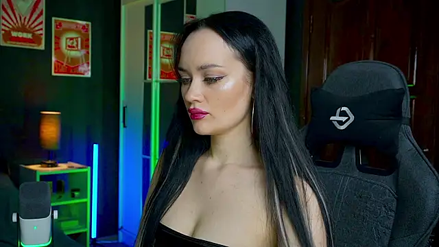 QueenAliss online show from 11/26/25, 08:58