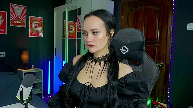 QueenAliss online show from 11/07/25, 05:56