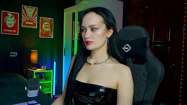 QueenAliss online show from 12/15/25, 05:46