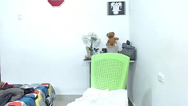 Snapshot of -Anarka- chatting on 11/21/25, 06:51 -Anarka- online show from 11/21/25, 06:51