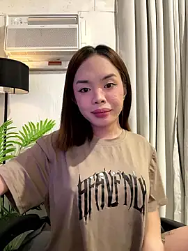 Snapshot of SweetCheska19 chatting on 01/08/26, 04:24 SweetCheska19 online show from 01/08/26, 04:24