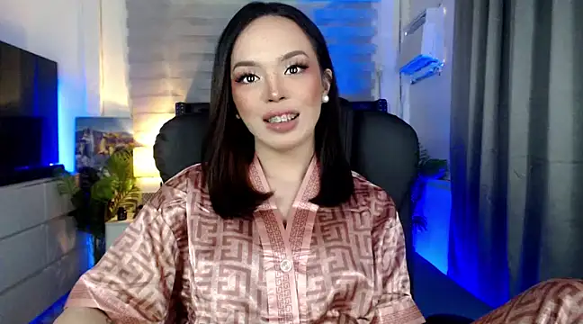 Snapshot of SweetCheska19 chatting on 03/05/25, 04:02 SweetCheska19 online show from 03/05/25, 04:02