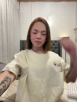 Snapshot of SweetCheska19 chatting on 10/11/25, 10:27 SweetCheska19 online show from 10/11/25, 10:27