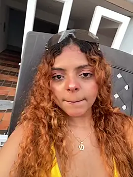 Snapshot of ValienteGirl_ chatting on 10/13/25, 10:32 ValienteGirl online show from 10/13/25, 10:32