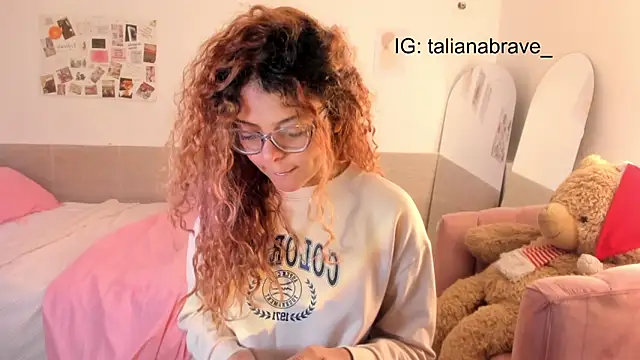 Snapshot of ValienteGirl_ chatting on 09/30/25, 03:23 ValienteGirl online show from 09/30/25, 03:23