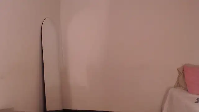 ValienteGirl  online show from 04/13/26, 03:32