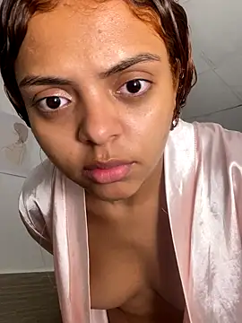 ValienteGirl  online show from 11/04/25, 11:30