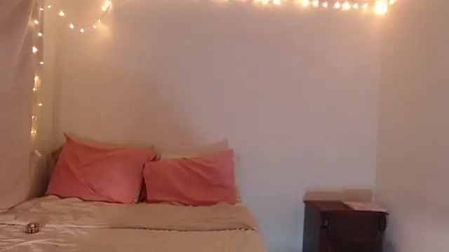 ValienteGirl  online show from 04/18/26, 05:21
