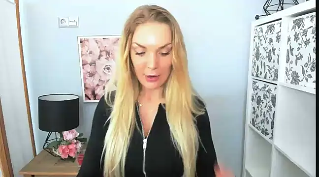 Snapshot of AulloraHoney chatting on 02/26/25, 11:54 AulloraHoney online show from 02/26/25, 11:54