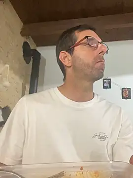 Snapshot of steph19x5 chatting on 10/20/25, 06:41 steph19x5 online show from 10/20/25, 06:41