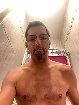 Snapshot of steph19x5 chatting on 10/10/25, 03:18 steph19x5 online show from 10/10/25, 03:18