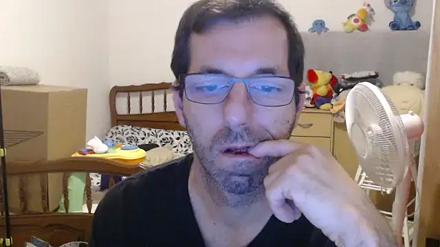 Snapshot of steph19x5 chatting on 11/25/25, 06:14 steph19x5 online show from 11/25/25, 06:14