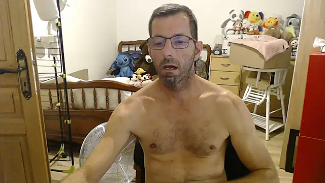 Snapshot of steph19x5 chatting on 07/10/26, 03:34 steph19x5 online show from 07/10/26, 03:34