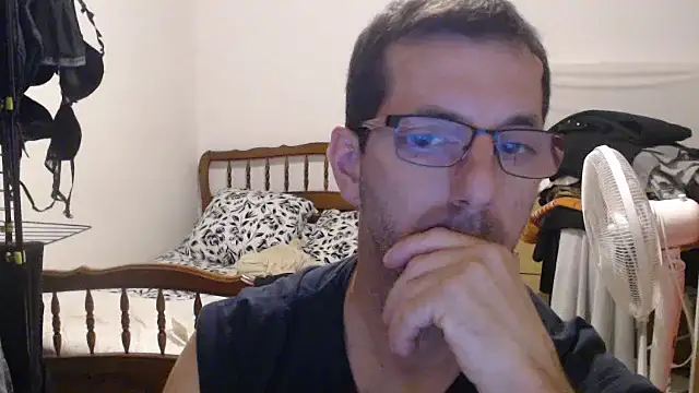 Snapshot of steph19x5 chatting on 10/04/25, 07:04 steph19x5 online show from 10/04/25, 07:04