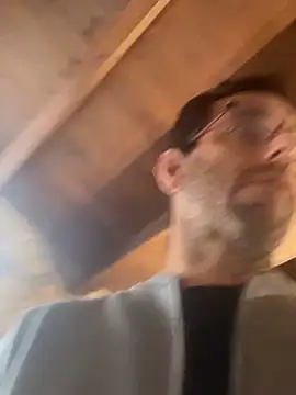 Snapshot of steph19x5 chatting on 11/16/25, 08:52 steph19x5 online show from 11/16/25, 08:52