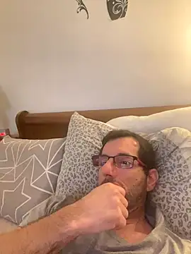 Snapshot of steph19x5 chatting on 11/16/25, 08:57 steph19x5 online show from 11/16/25, 08:57