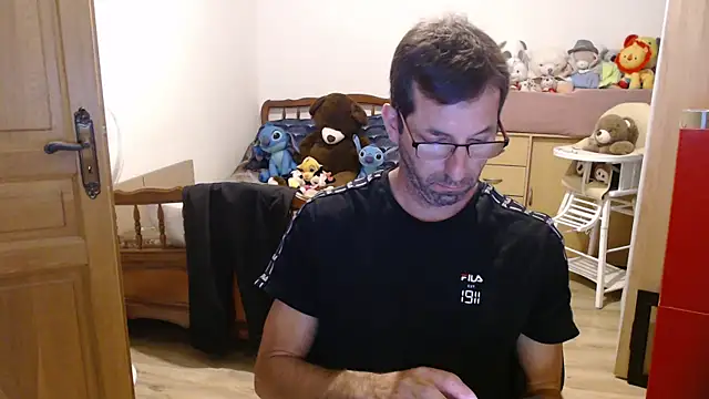 Snapshot of steph19x5 chatting on 06/11/26, 07:44 steph19x5 online show from 06/11/26, 07:44